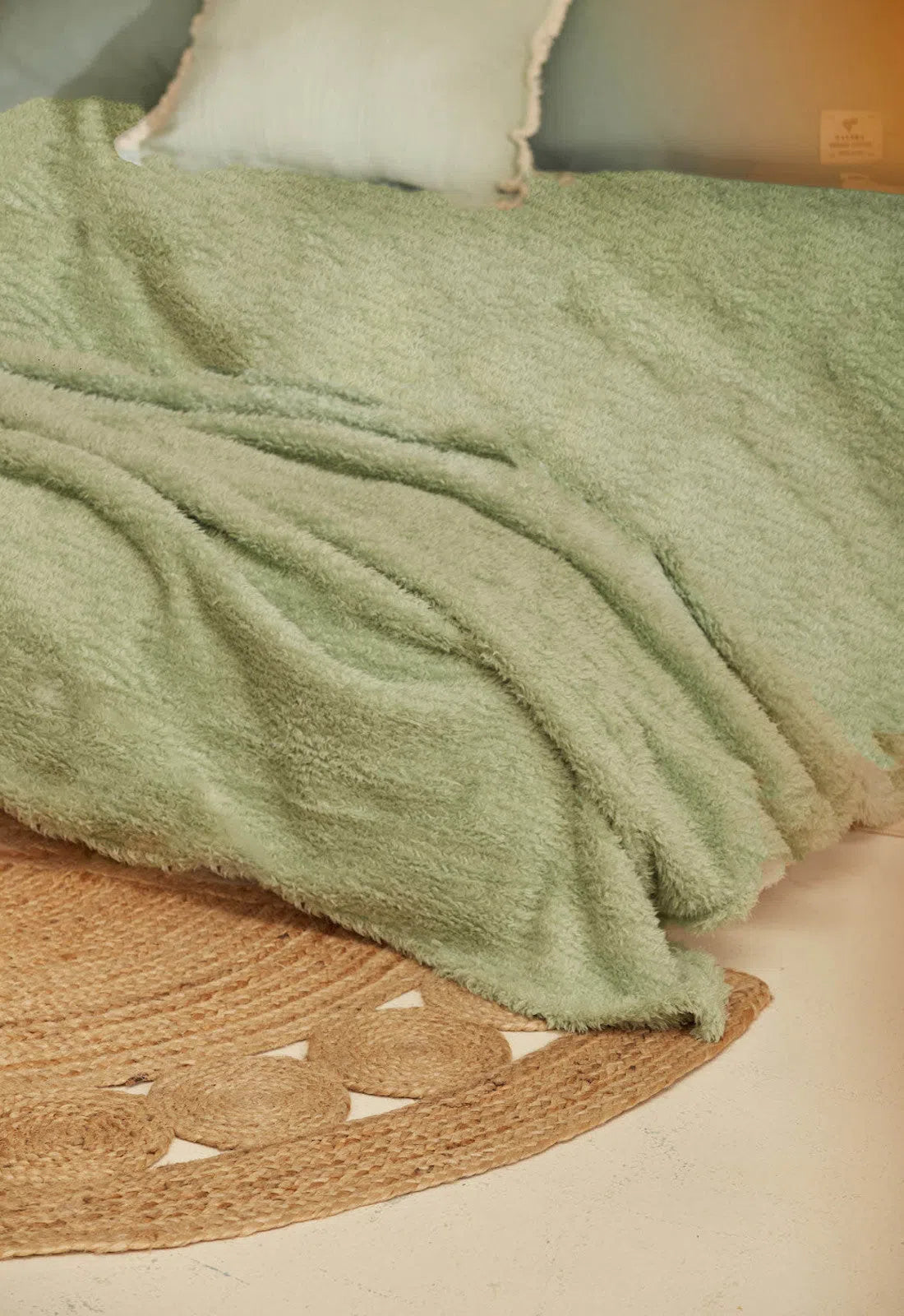 Cuidado que esta manta atrapa! Manta polar extra suave. Color verde agua. –  Oma Home
