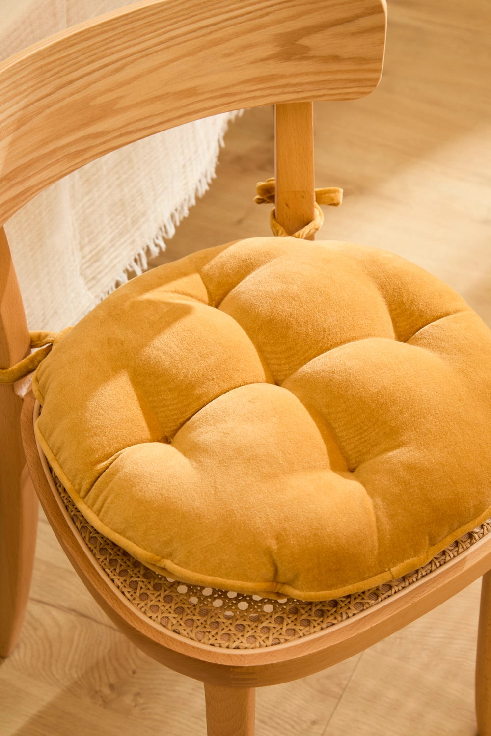 Cojín de silla redondo de terciopelo mostaza Velour Calma House