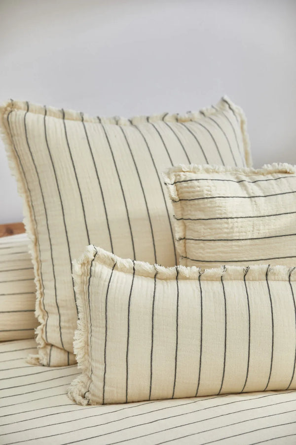Muslin cushion cover with fine stripes Gratto