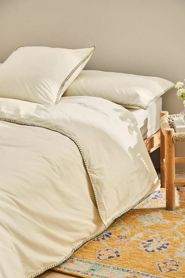 Duvet cover + pillow set with Bernese green stitching