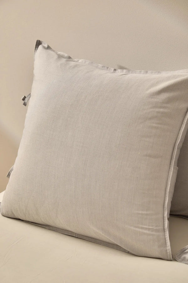 Housse de coussin en bambou rayé gris Nara