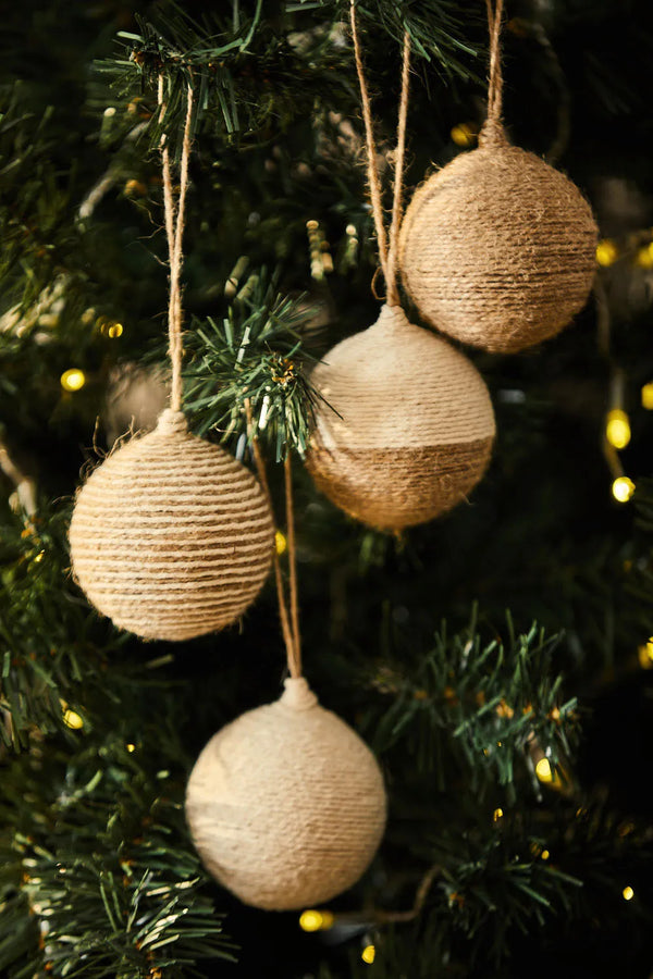 Assortiment de 4 boules de Noël en jute Ural