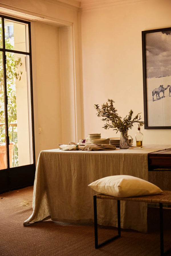 Beige linen table look