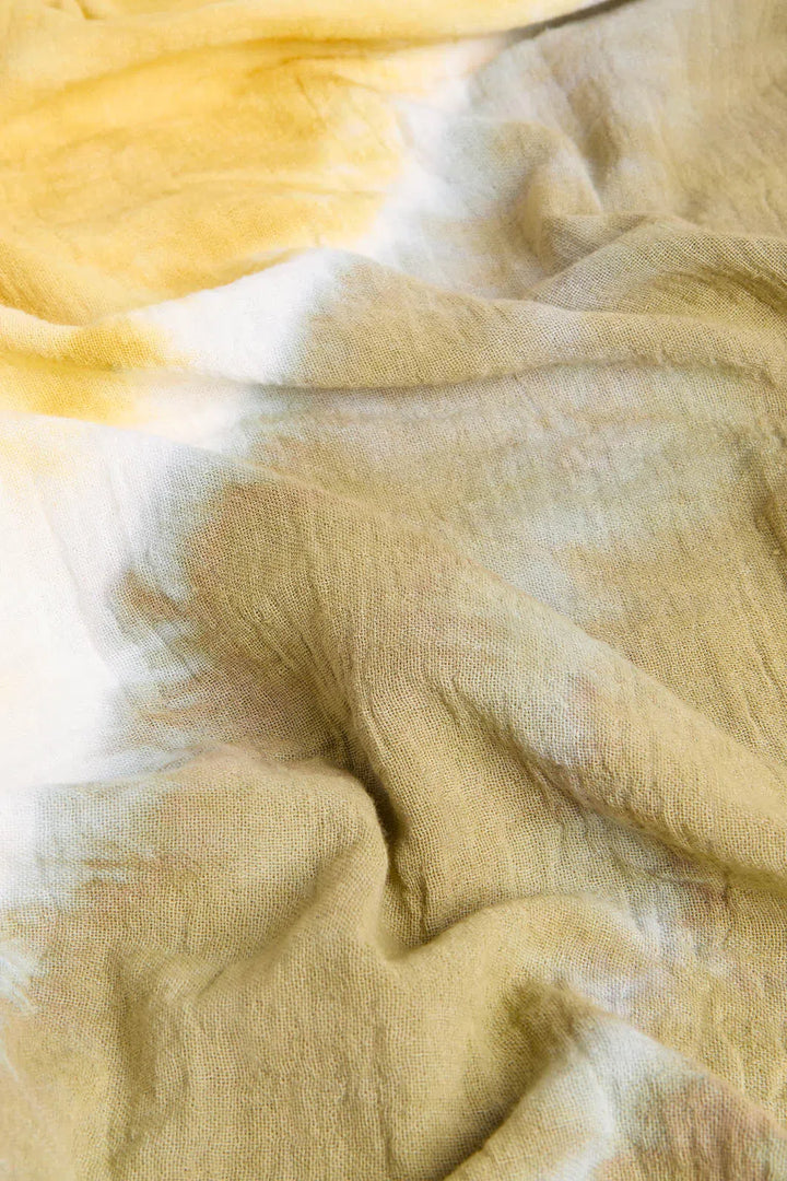 Colcha de algodón tie dye mostaza Nus-Calma House