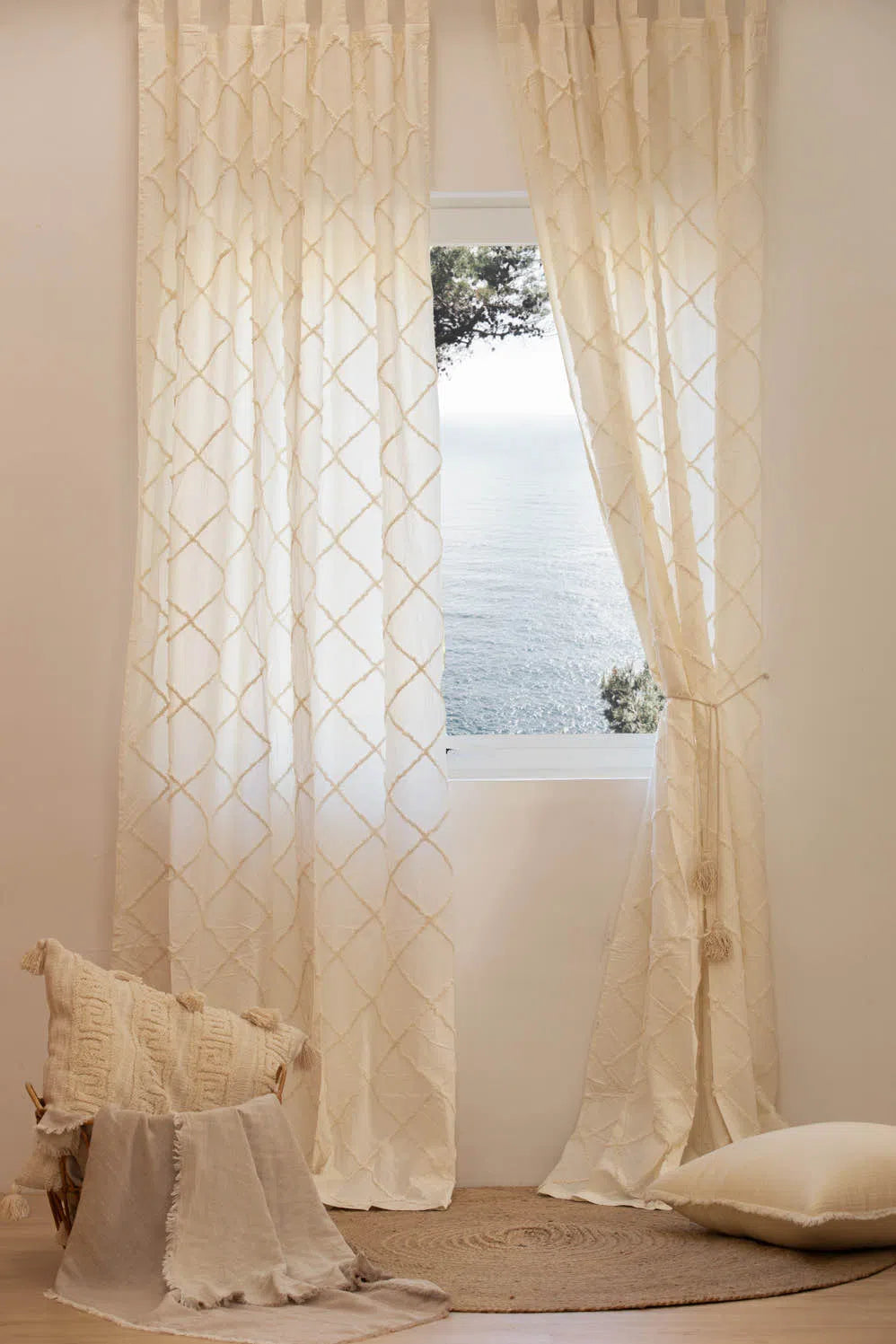 Cortina de algodón con relieve de rombos cruda Royal-Calma House