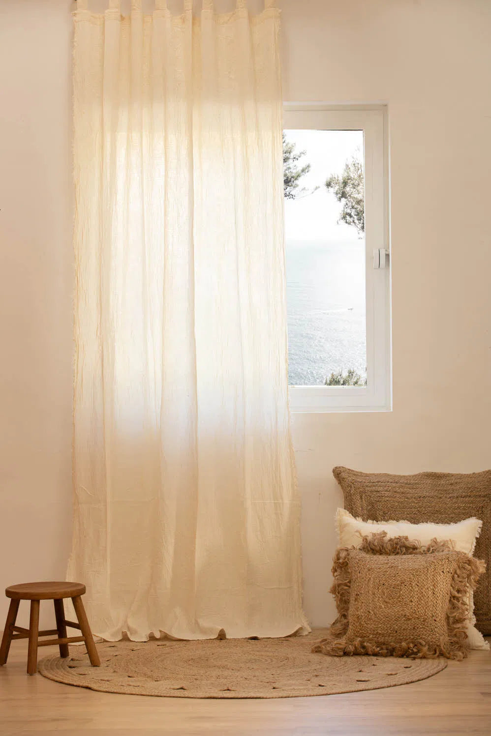 Cortina de algodón translúcida cruda Fray-Calma House