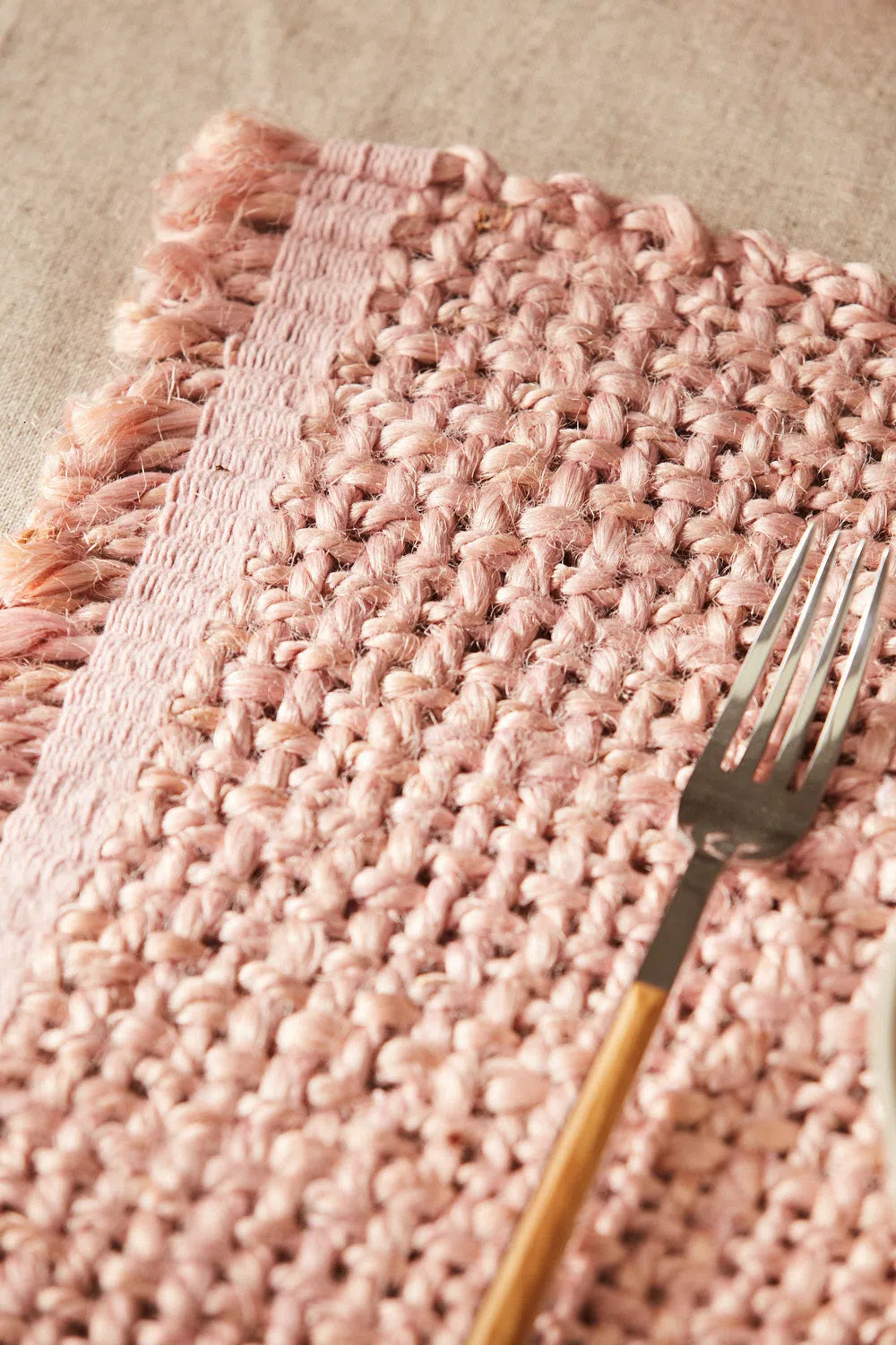 Mantel individual de yute trenzado rosa Arena-Calma House