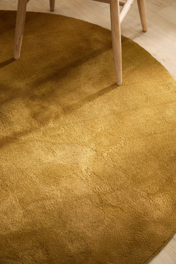 Tapis rond lavable Apolo à poils doux couleur moutarde