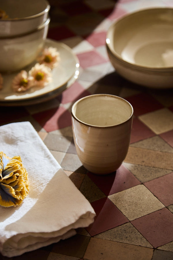 Taza de cerámica en color piedra Bisbal
