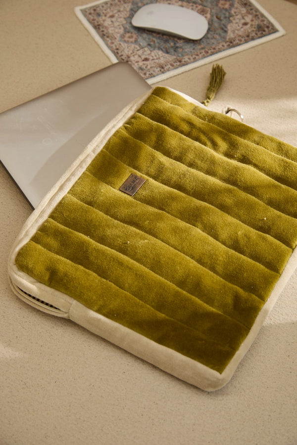 Funda acolchada para portátil de terciopelo en tonos verdes Osaka