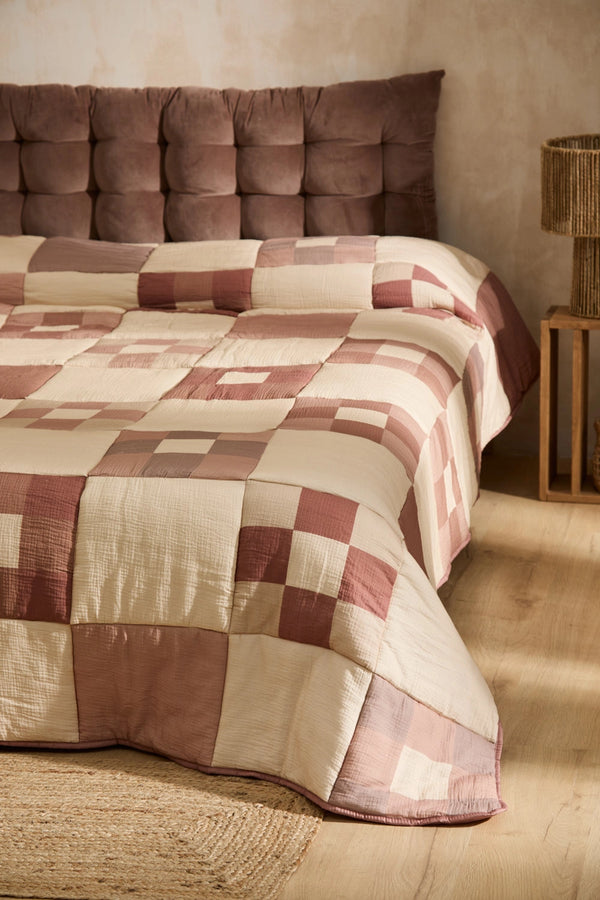 Edredón de patchwork en tonos tierra Renne
