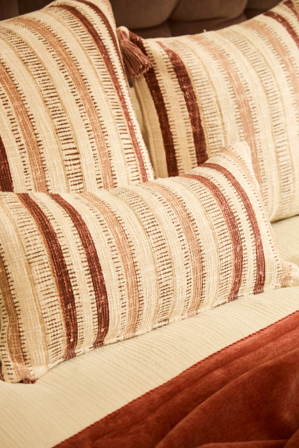 Funda de cojín rectangular de algodón con a rayas en tonos tierra Tacna