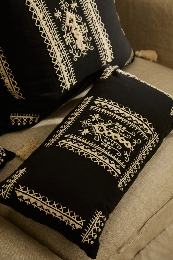 Funda de cojín rectangular con bordado gris oscuro Traste