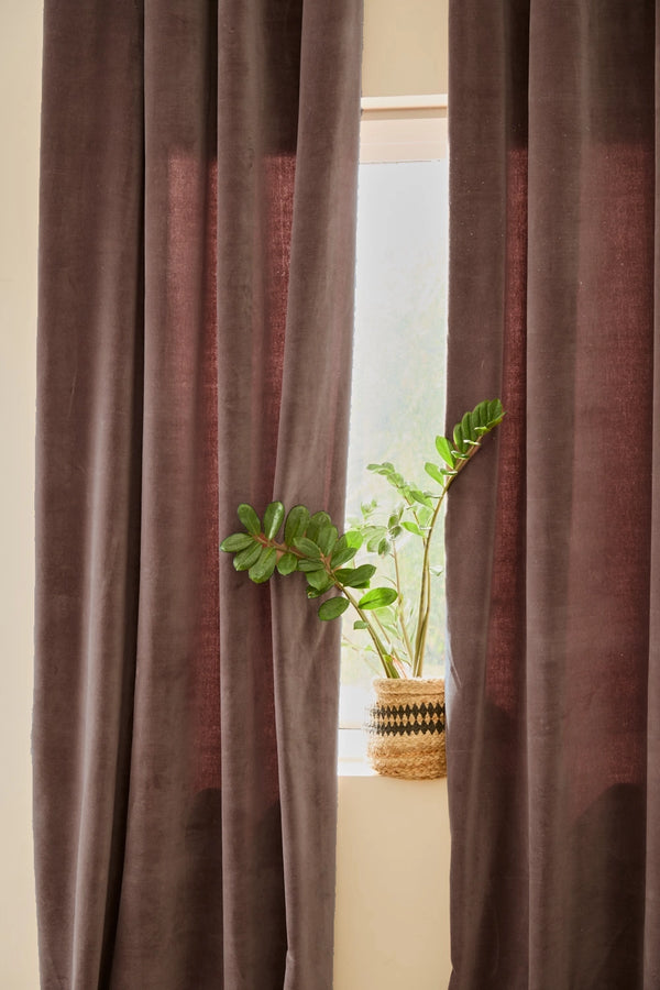 Cortina semiopaca de terciopelo marrón Velour