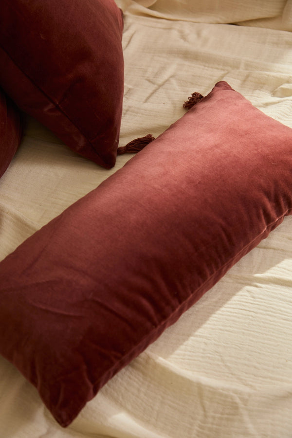 Funda de cojín rectangular de terciopelo en tono tierra Velour