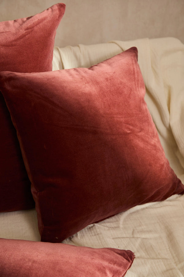 Funda de cojín cuadrada de terciopelo en tono tierra Velour