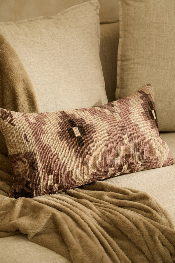 Funda de cojín rectangular de algodón trenzado en tonos piedra Zulu