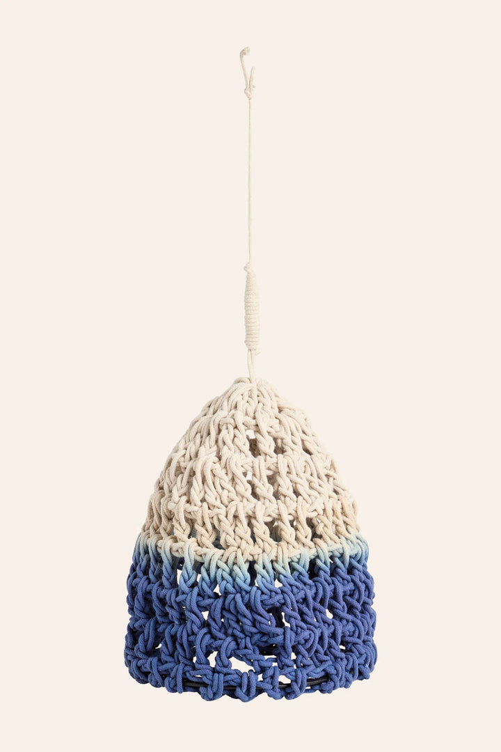 Pantalla para lámpara pequeña de crochet tintado azul Moon-Calma House