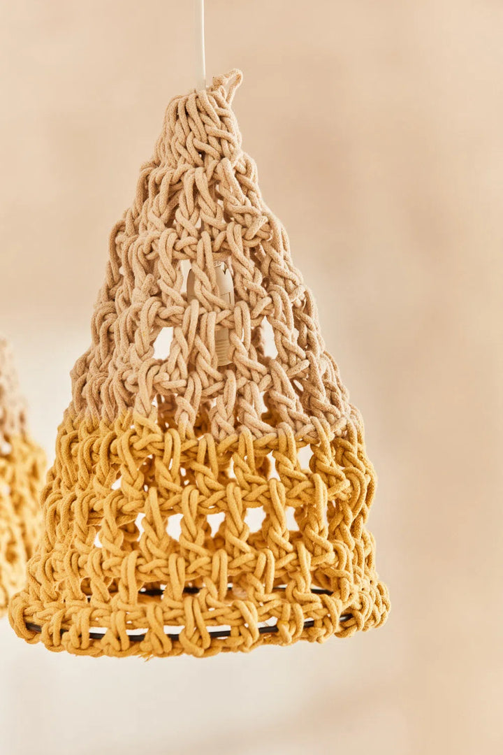 Pantalla para lámpara pequeña de crochet tintado mostaza Moon-Calma House
