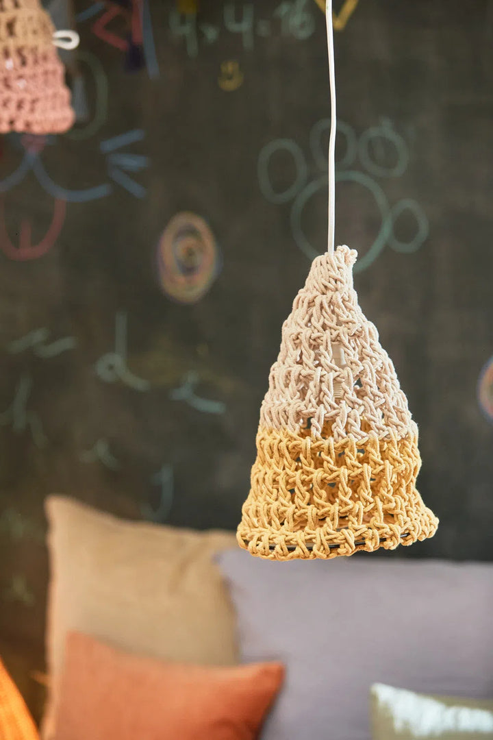 Pantalla para lámpara pequeña de crochet tintado mostaza Moon-Calma House