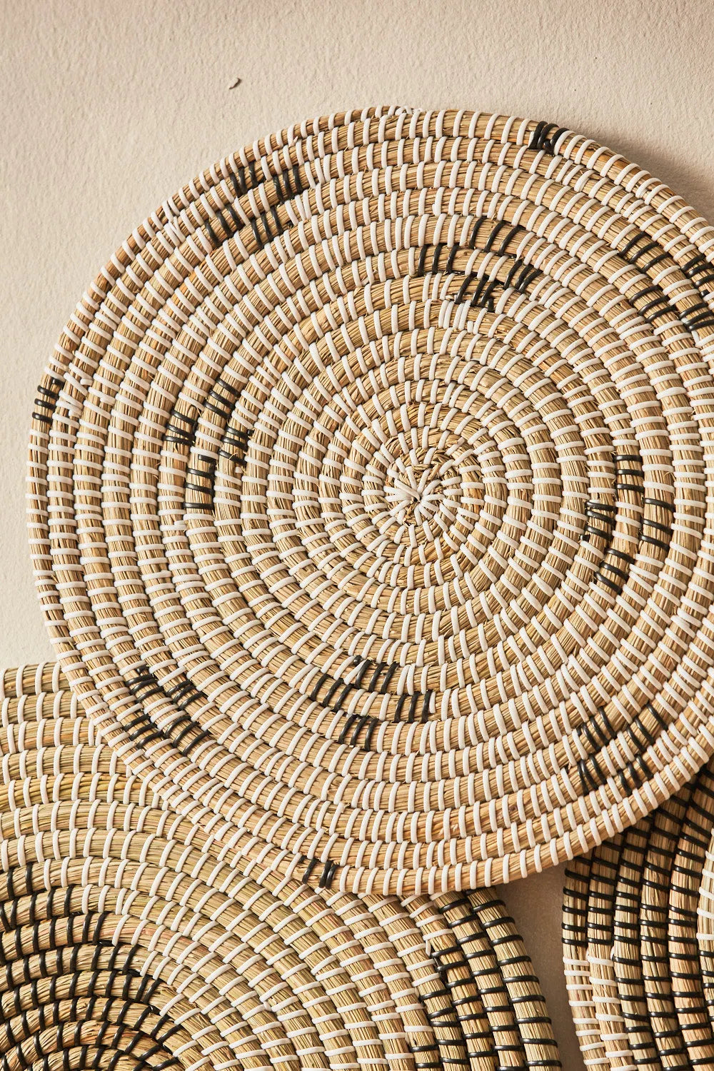 Plato decorativo de junco de mar Amiyaa-Calma House