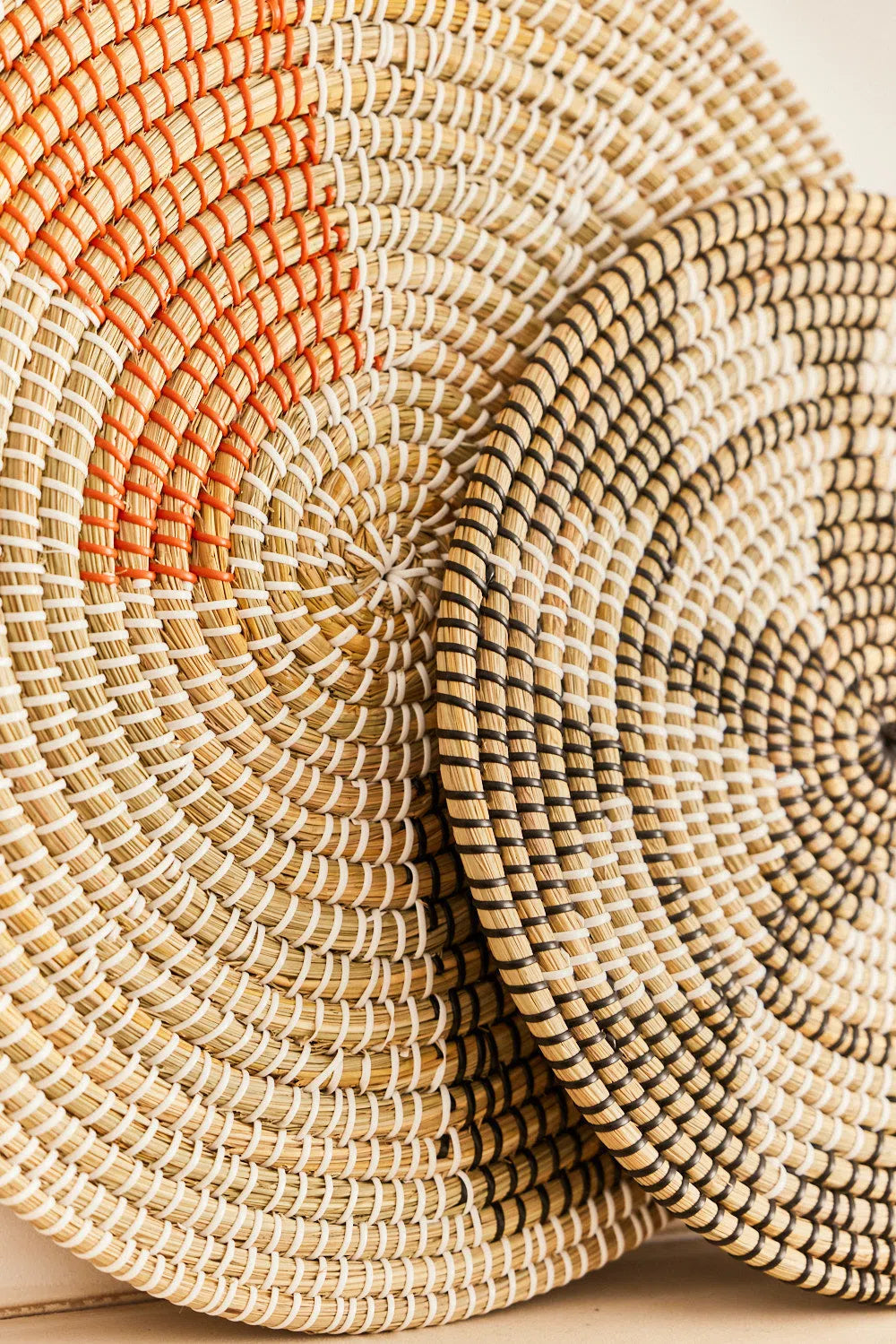 Plato decorativo de junco de mar Amiyab-Calma House