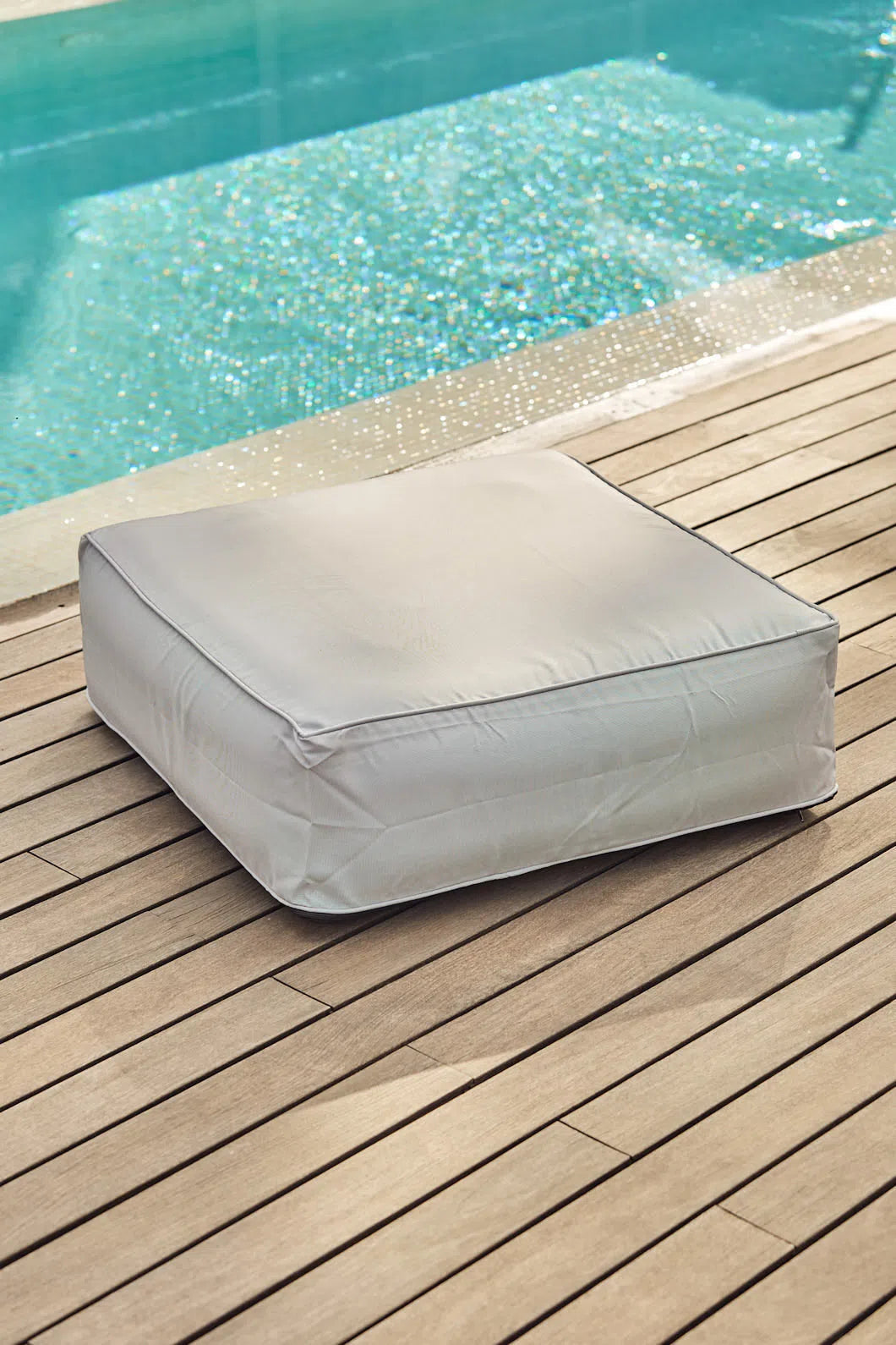 Puf hinchable de exterior gris Cloud-Calma House