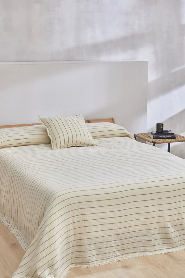 Muslin bedspread with fine stripes Gratto