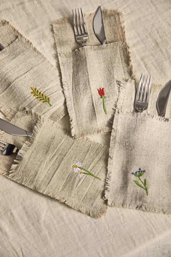 Ensemble de 4 étuis à couverts en lin brodé avec des fleurs de printemps