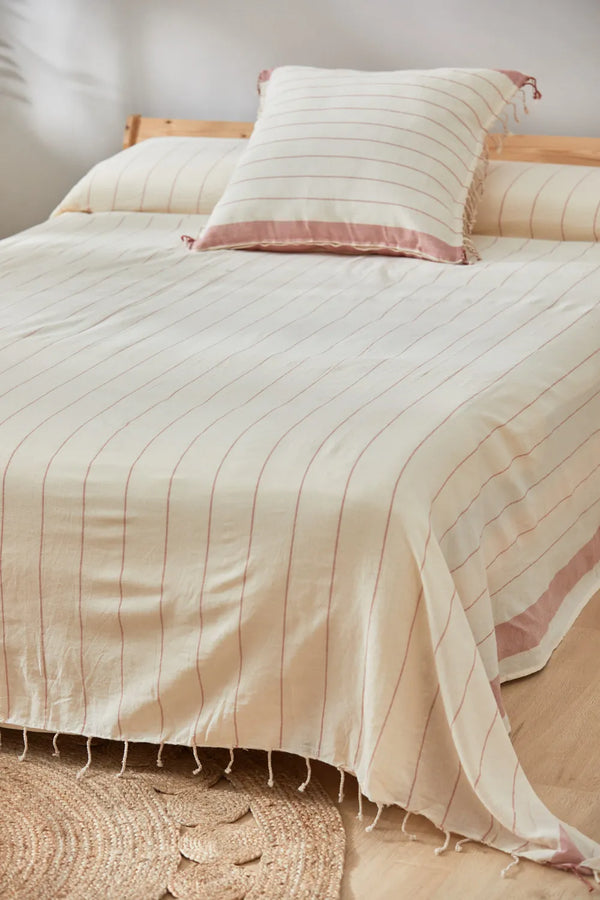 Bedspread with red knitted stripes Tiana