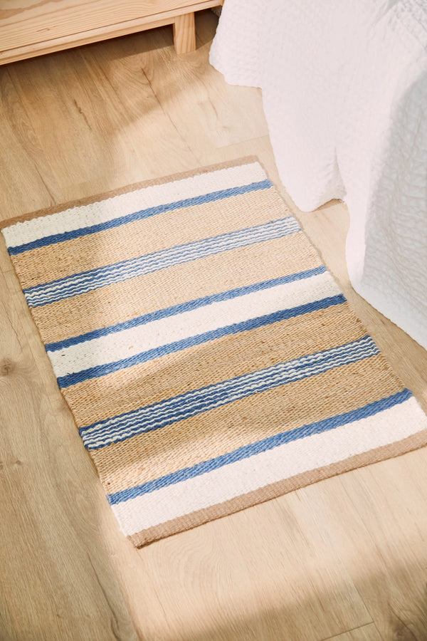 Tapis bleu Brun