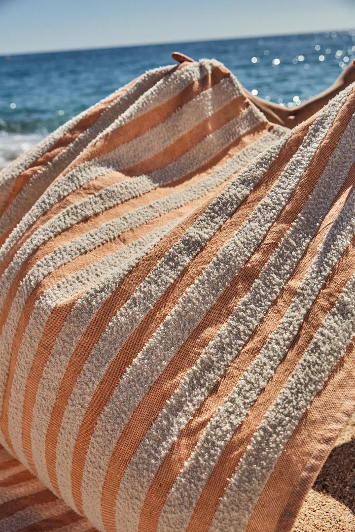 Toalla de playa de algodón con franjas de rizo tierra Vita-Calma House