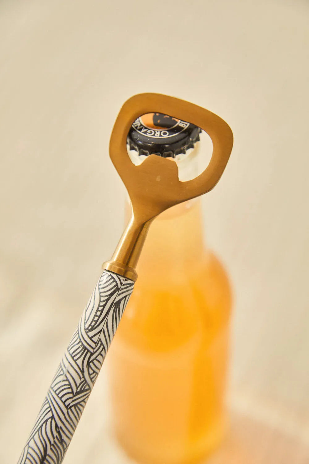 Abrebotellas negro Mango-Calma House