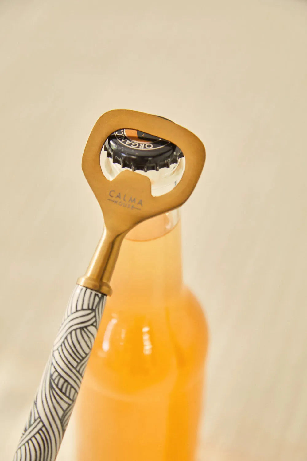 Abrebotellas negro Mango-Calma House