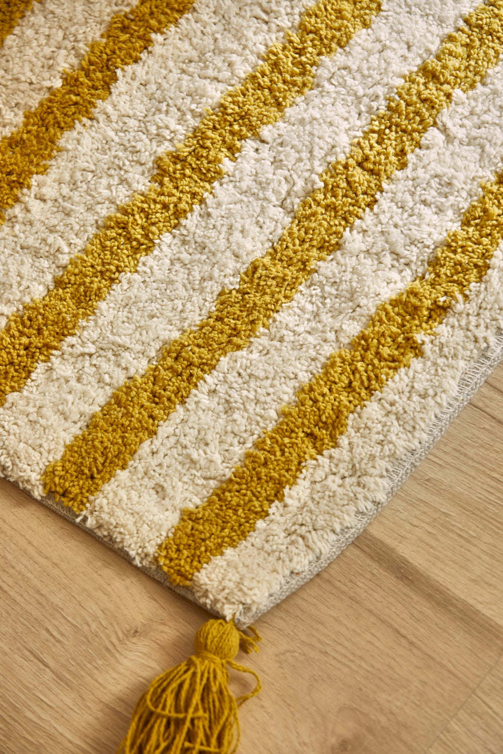 Alfombra de baño de algodón a rayas mostazas Helios-Calma House