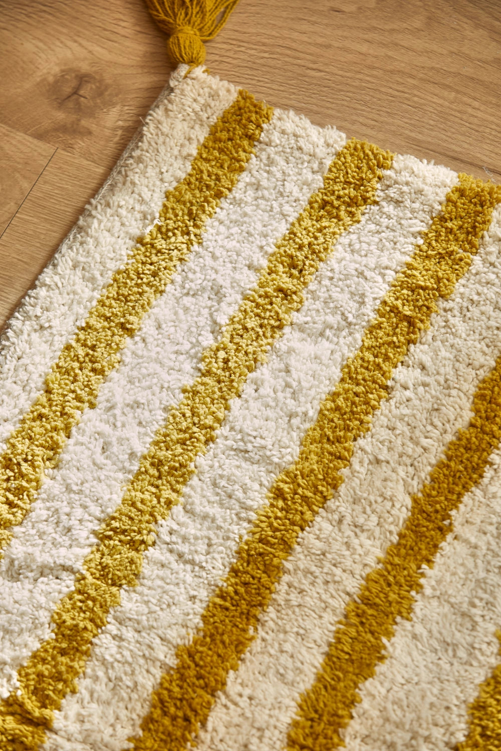 Alfombra de baño de algodón a rayas mostazas Helios-Calma House