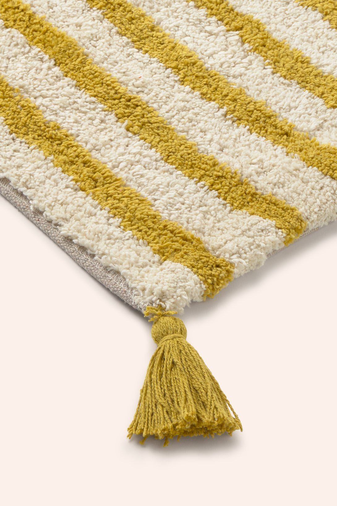 Alfombra de baño de algodón a rayas mostazas Helios-Calma House