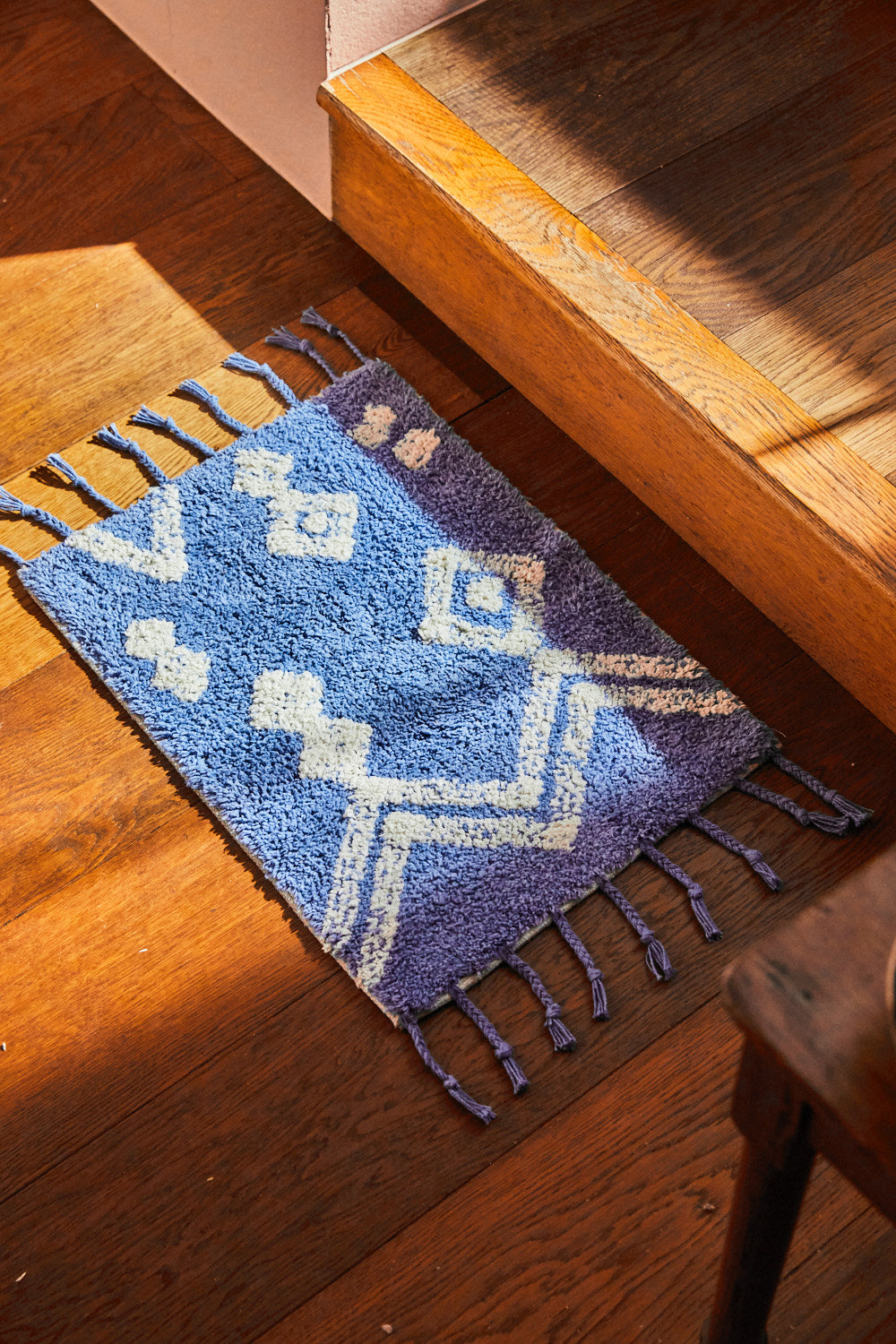 Alfombra de baño en tufting azul Fauve-Calma House