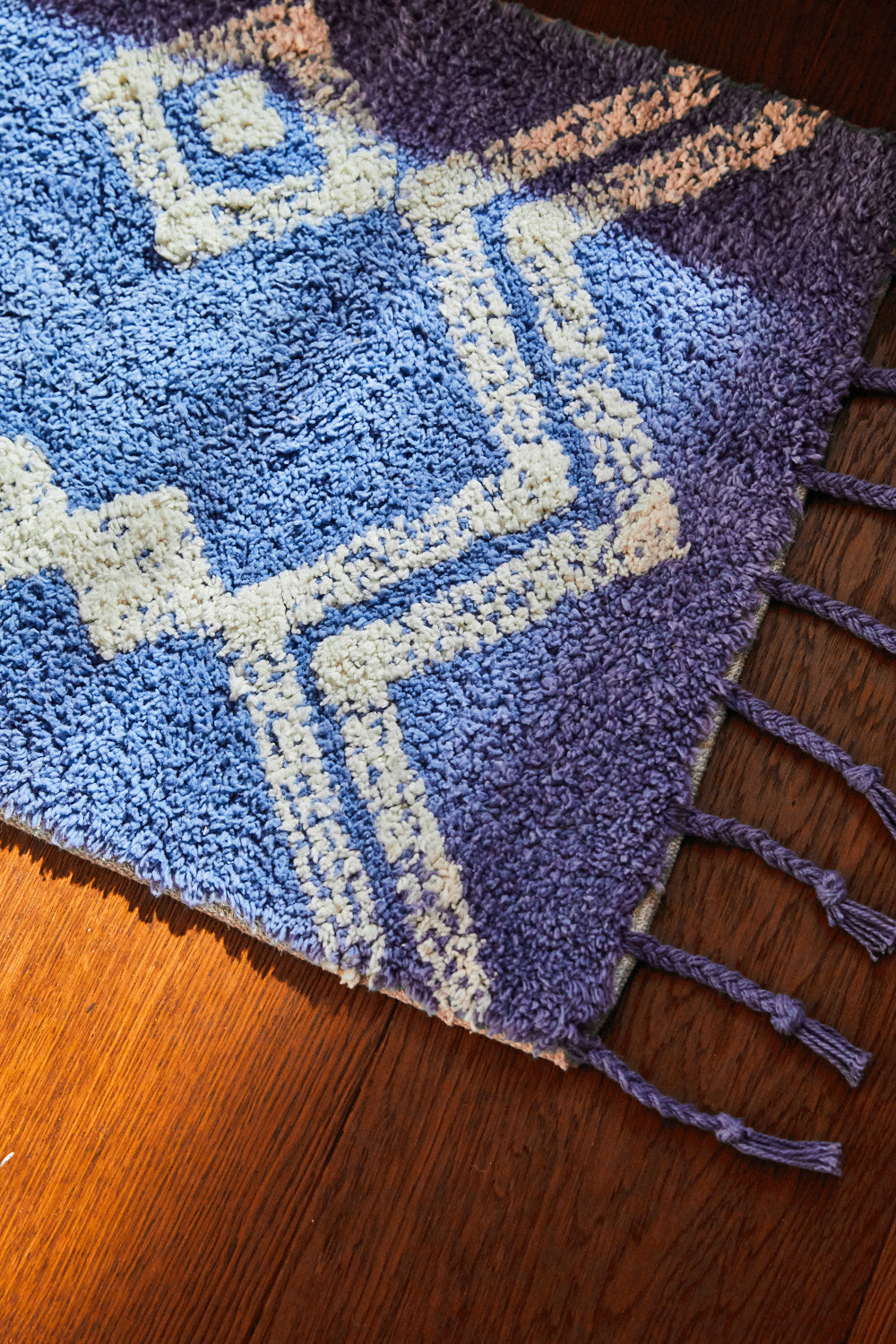 Alfombra de baño en tufting azul Fauve-Calma House