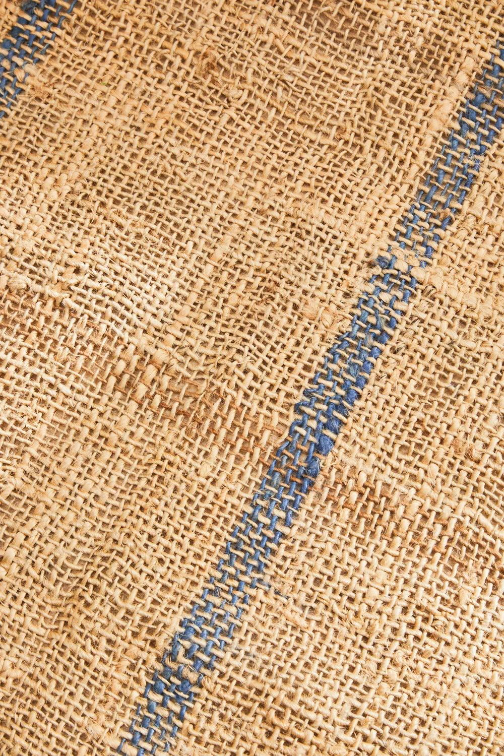 Alfombra de yute natural con yute teñido Carlo-Calma House