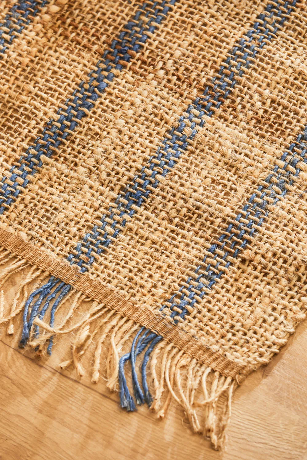 Alfombra de yute natural con yute teñido Carlo-Calma House