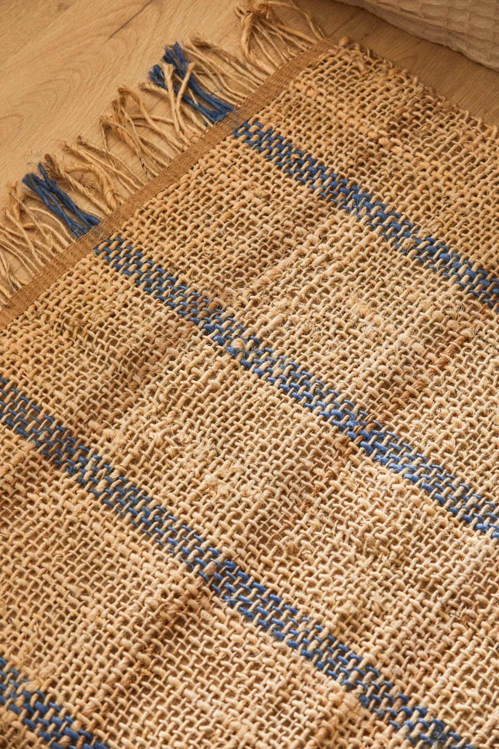 Alfombra de yute natural con yute teñido Carlo-Calma House