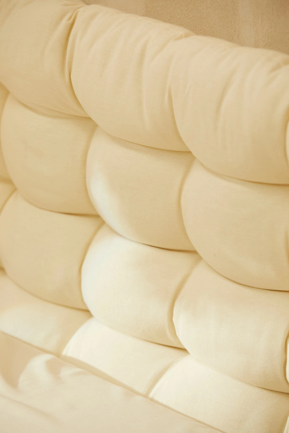 Cabecero acolchado de algodón crudo Gavema-Calma House