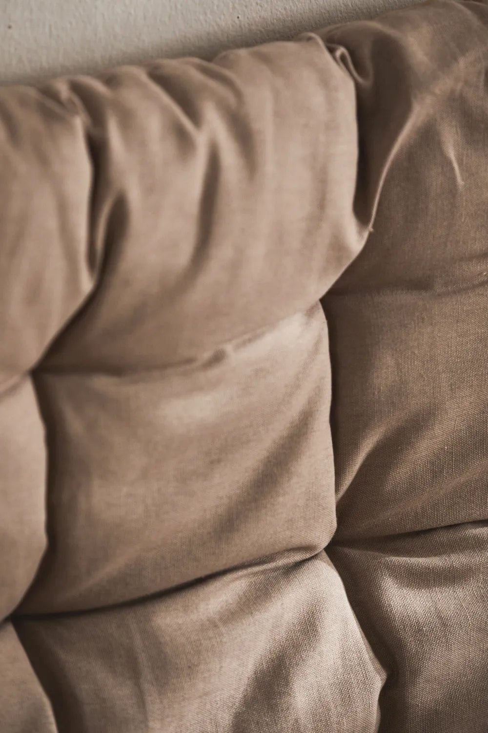 Cabecero acolchado de algodón piedra Gavema-Calma House