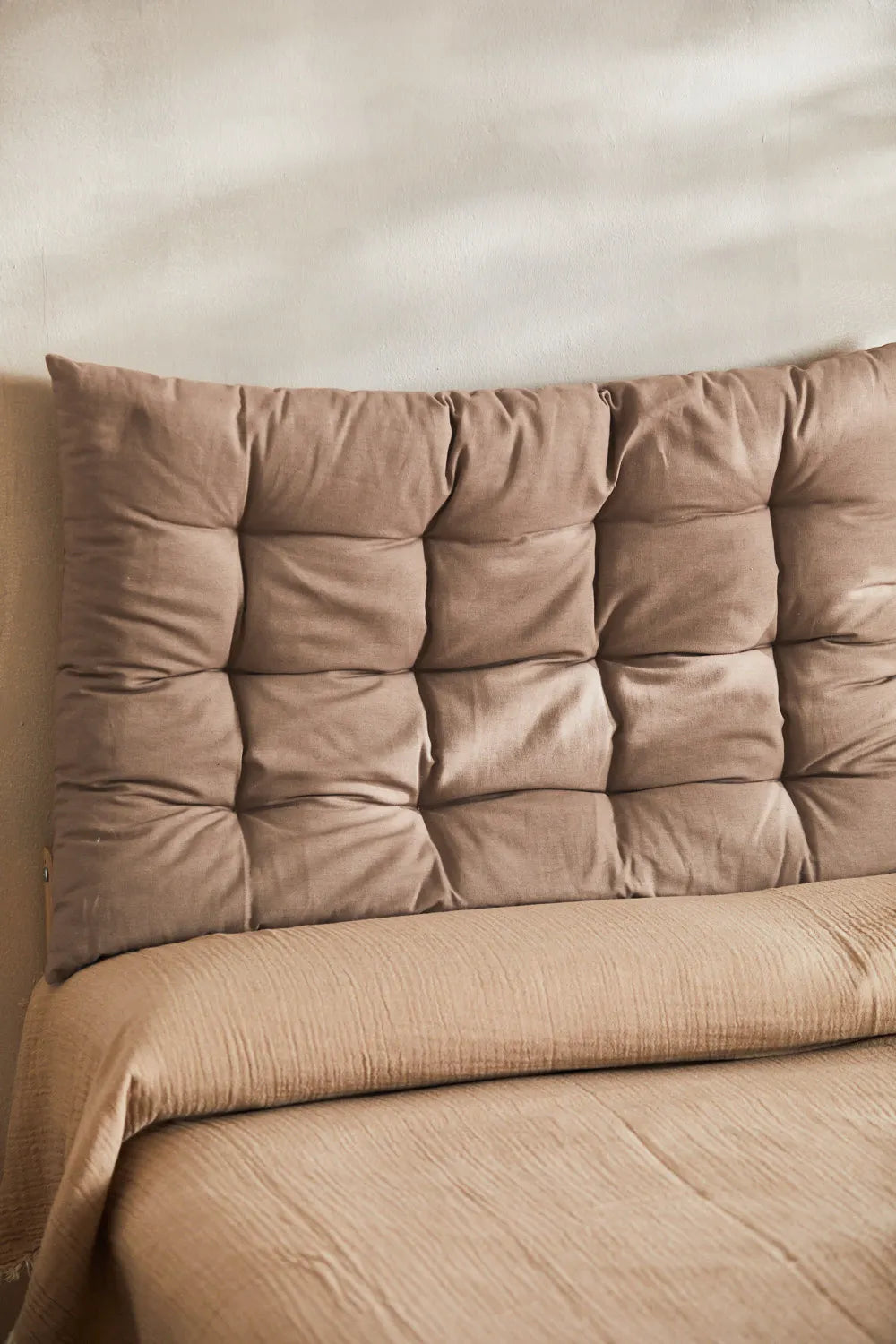 Cabecero acolchado de algodón piedra Gavema-Calma House