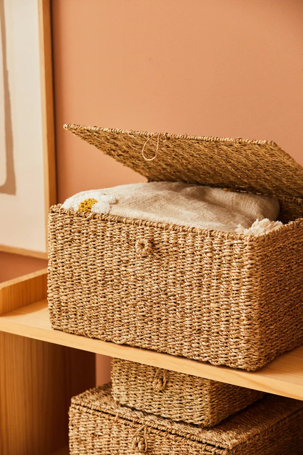 Caja artesanal de junco de mar con cierre a botón Catola-Calma House