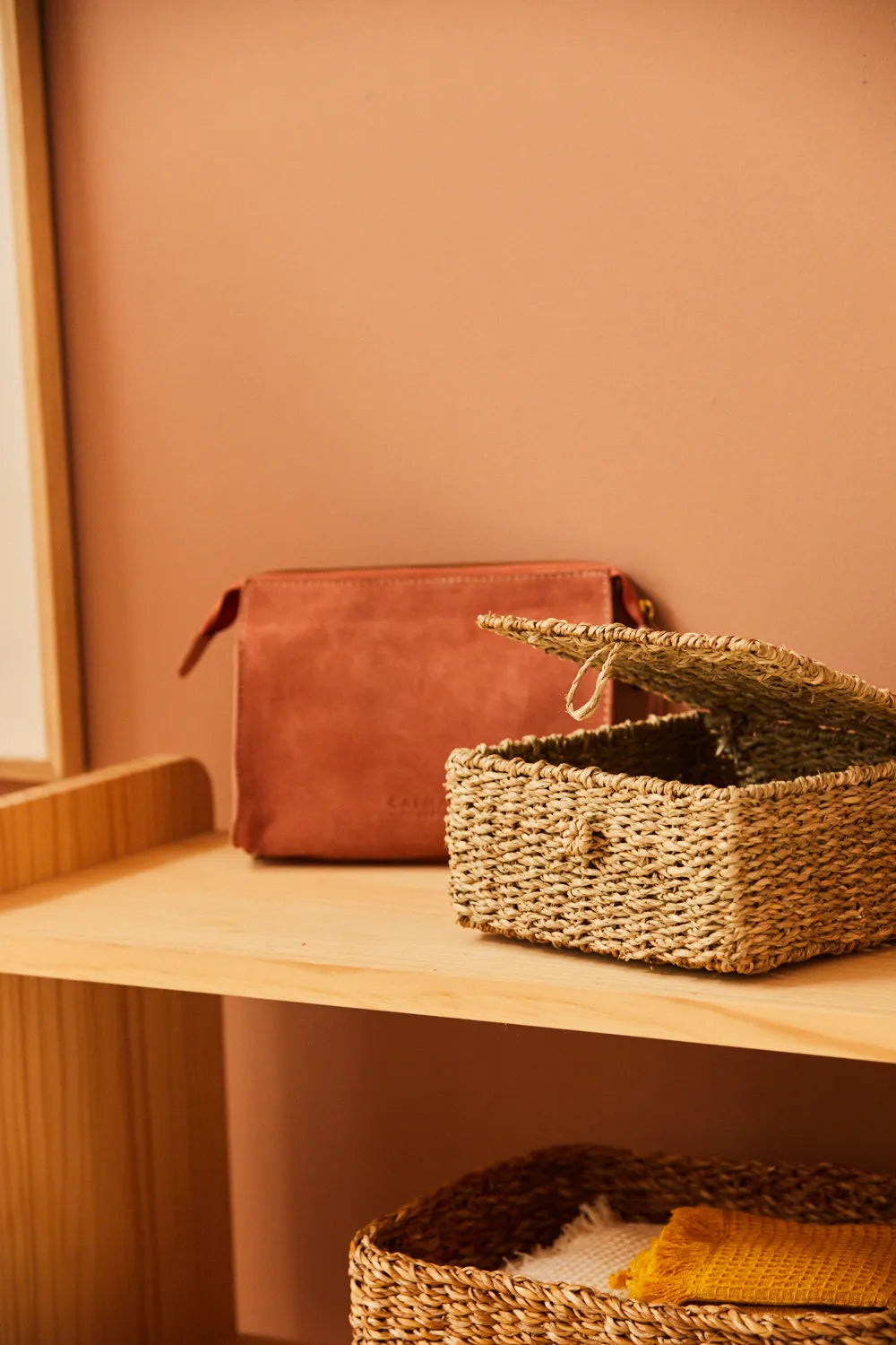 Caja artesanal de junco de mar con cierre a botón Catola-Calma House