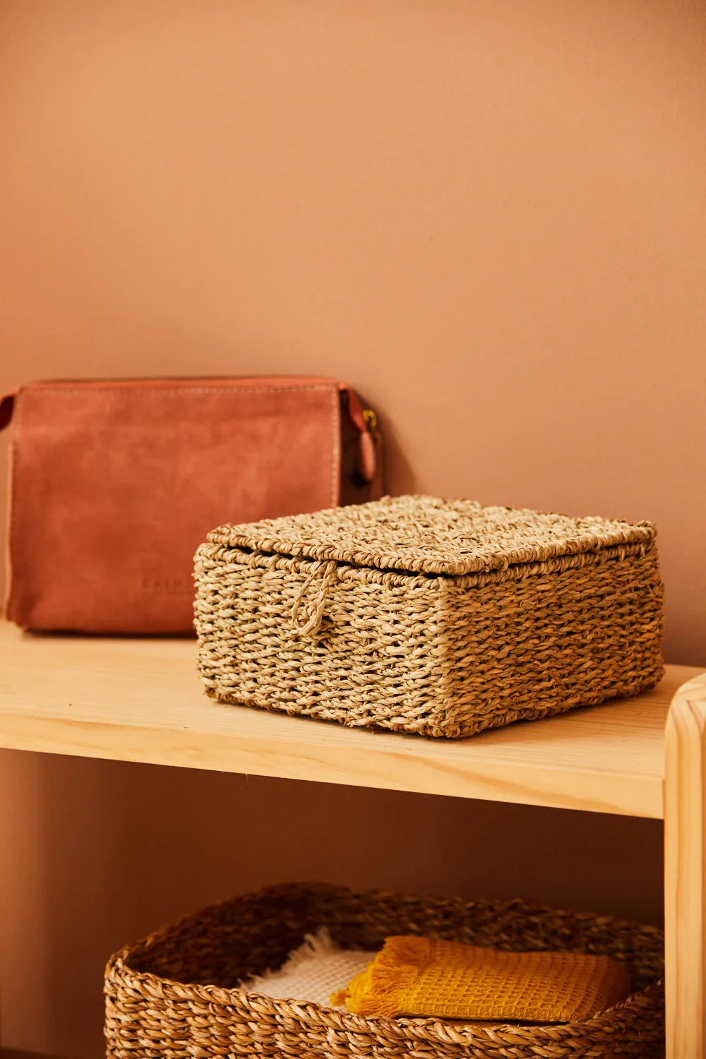 Caja artesanal de junco de mar con cierre a botón Catola-Calma House