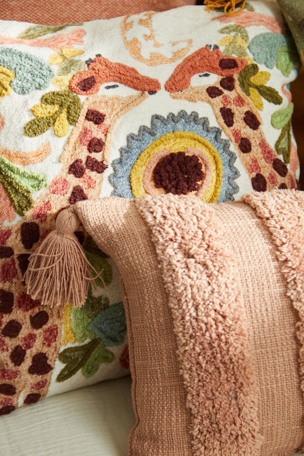 Cojín de algodón bordado Jirafa-Calma House