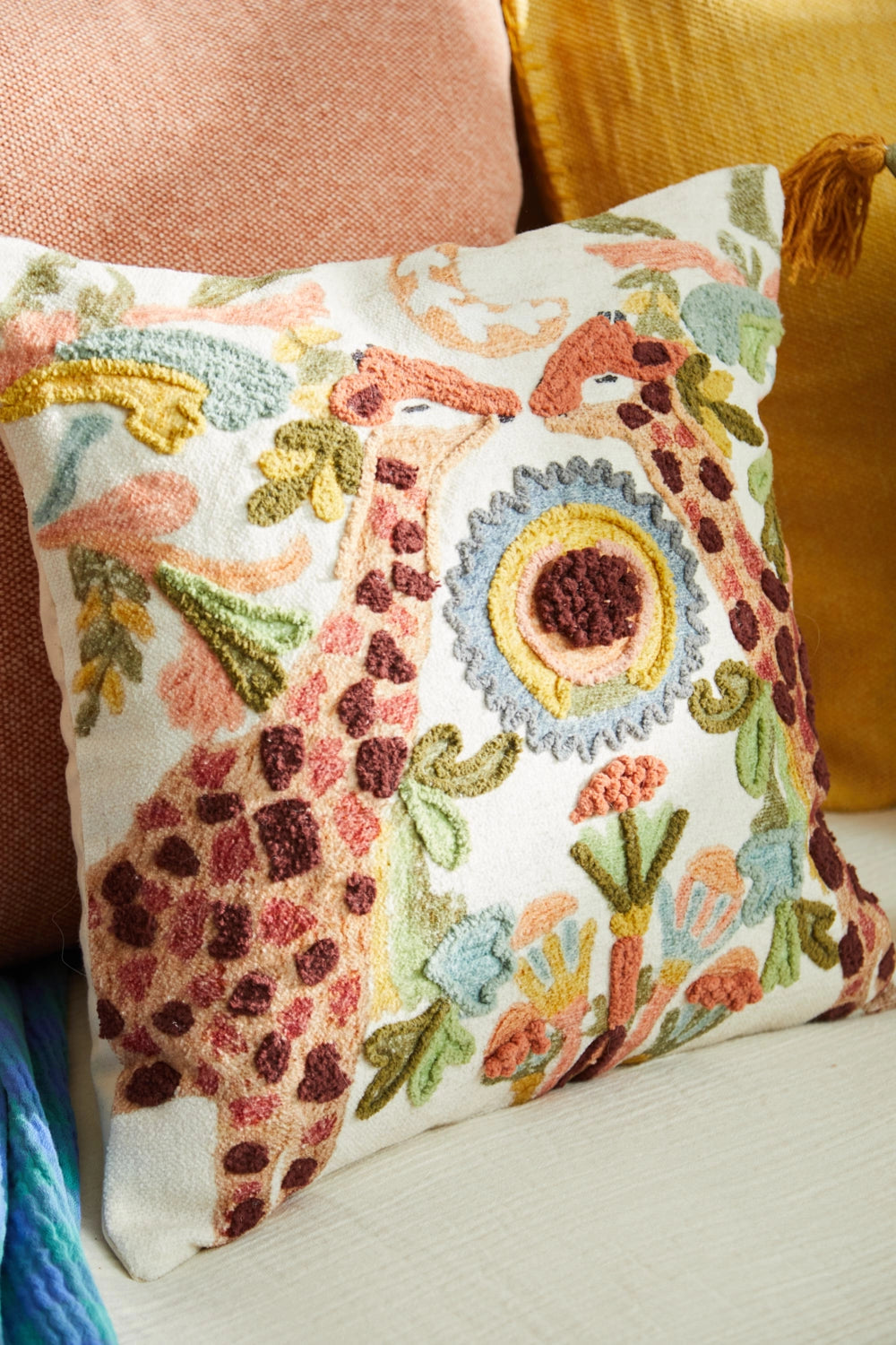 Cojín de algodón bordado Jirafa-Calma House